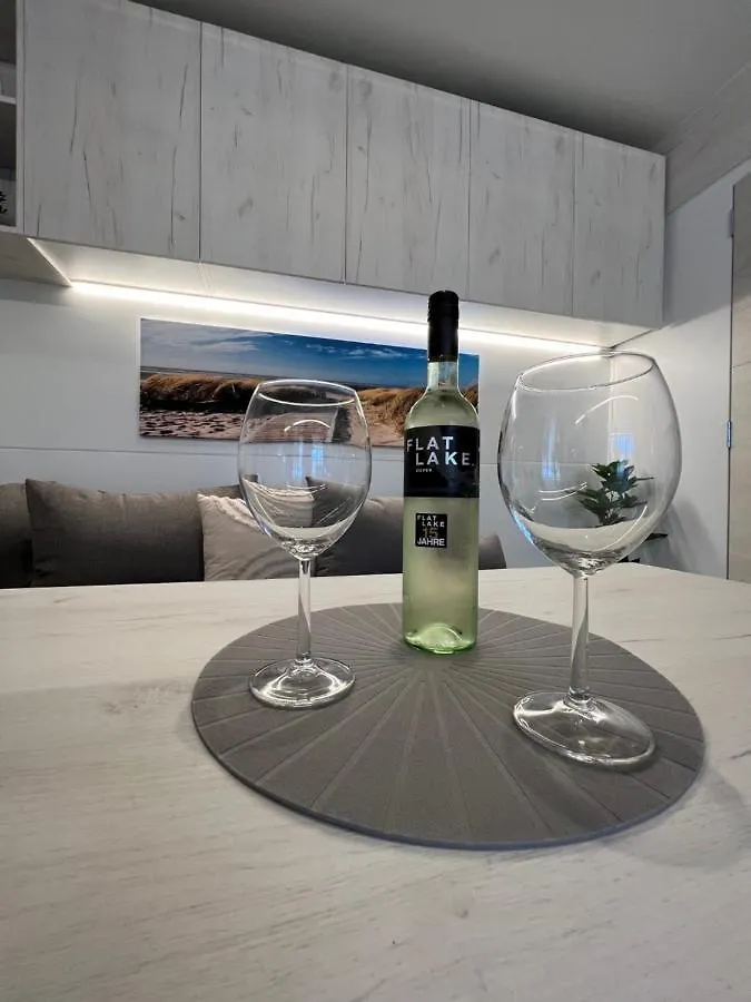 Casper, White Wave Villa Drage